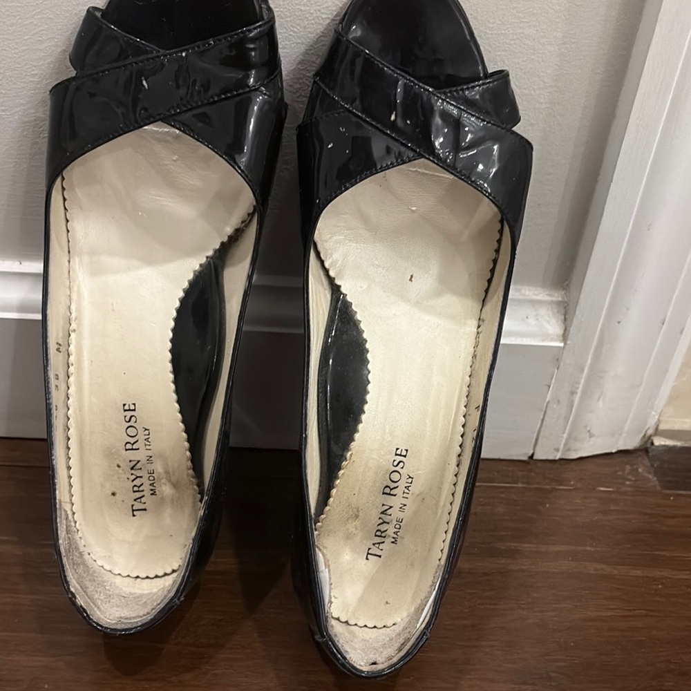 Taryn Rose Black Flats & Loafers